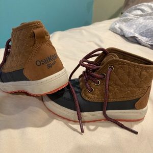 OshKosh boys boots Size 7 Great condition!!